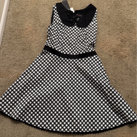 Hot Topic Dresses & Skirts - Peter Pan collar Hot Topic retro inspired
